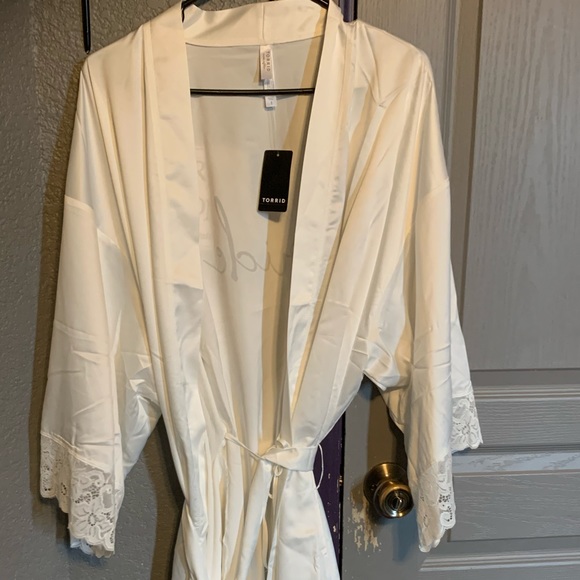 Bride Robe - Picture 2 of 4